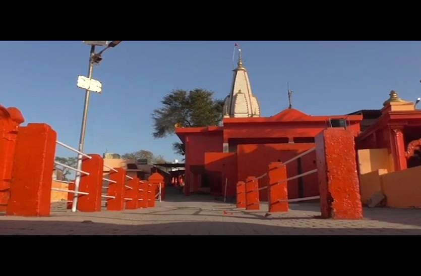 temple.jpg कोरोना का खौफ: नवरात्र में भक्तों से भरे रहने वाले प्राचीन मंदिरों में पसरा सन्नाटा