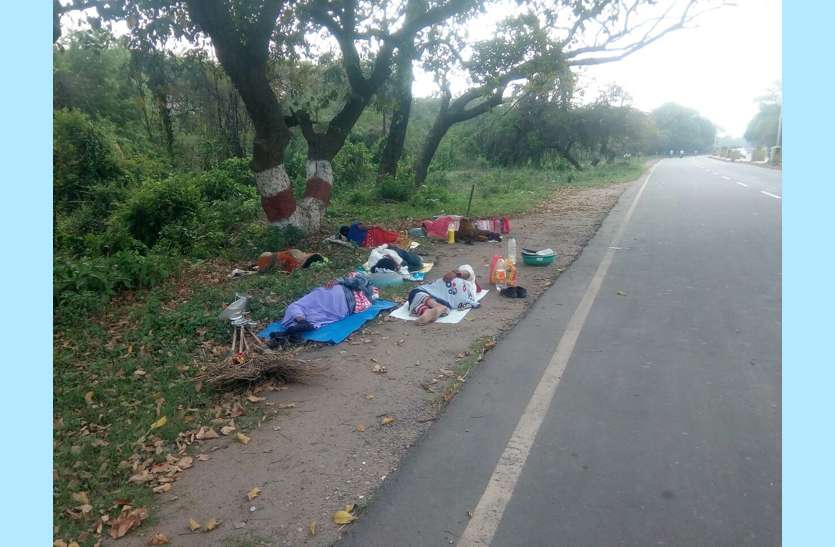 कोरोना वायरस पर भारी भूख, लॉक डाउन में सड़कों की सफाई कोरोना वायरस पर भारी भूख, लॉक डाउन में सड़कों की सफाई