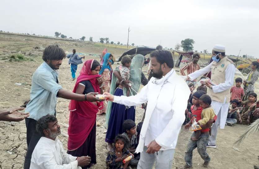 आवागमन के साधन बंद, जयपुर से श्योपुर पैदल आ रहे मजदूर आवागमन के साधन बंद, जयपुर से श्योपुर पैदल आ रहे मजदूर