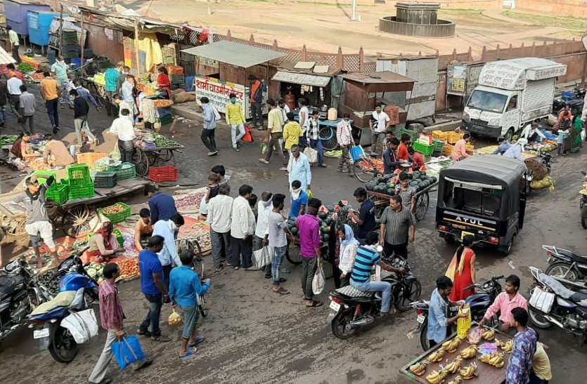 सोशल डिस्टेंसिंग की चुनौती के बीच आज सुबह से शाम तक खुलेंगे बाजार, पर रखनी होगी नजर सोशल डिस्टेंसिंग की चुनौती के बीच आज सुबह से शाम तक खुलेंगे बाजार, पर रखनी होगी नजर