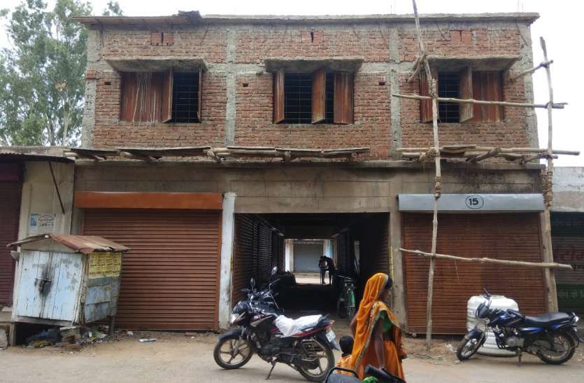 Library not built, people wandering नहीं बना पुस्तकालय, भटक रहे लोग