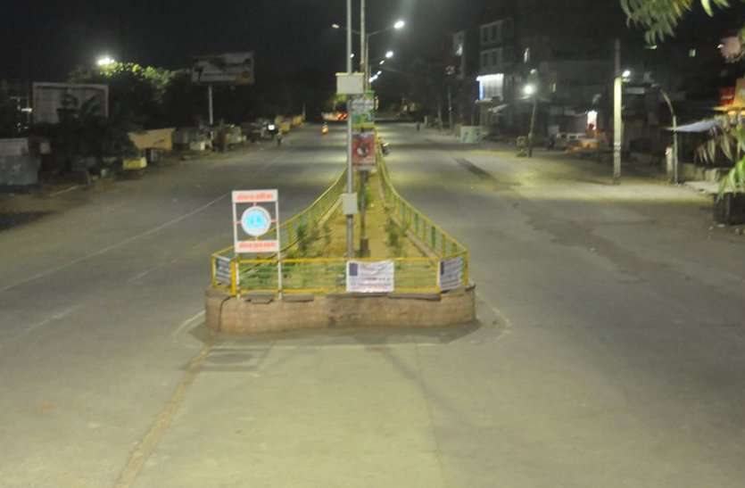 Lockdown: sunny roads, people not getting out of homes लॉकडाउन : सून्नी सड़कें, घरों से बाहर नहीं निकल रहे लोग