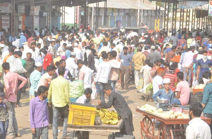 Seeing the crowd in the mandis, the administration changed the decision, grocery shops and vegetable markets will remain closed मंडियों में भीड़ को देखकर प्रशासन ने बदला निर्णय, बंद रहेगी किराना दुकानें और सब्जी मंडियां