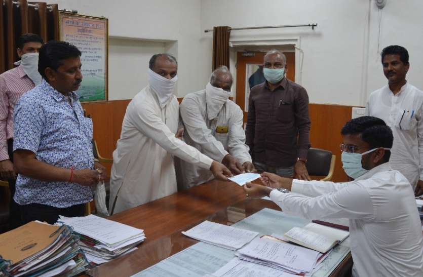 चौबीस घंटे में एकत्रित हुए पौने चार लाख रुपए चौबीस घंटे में एकत्रित हुए पौने चार लाख रुपए
