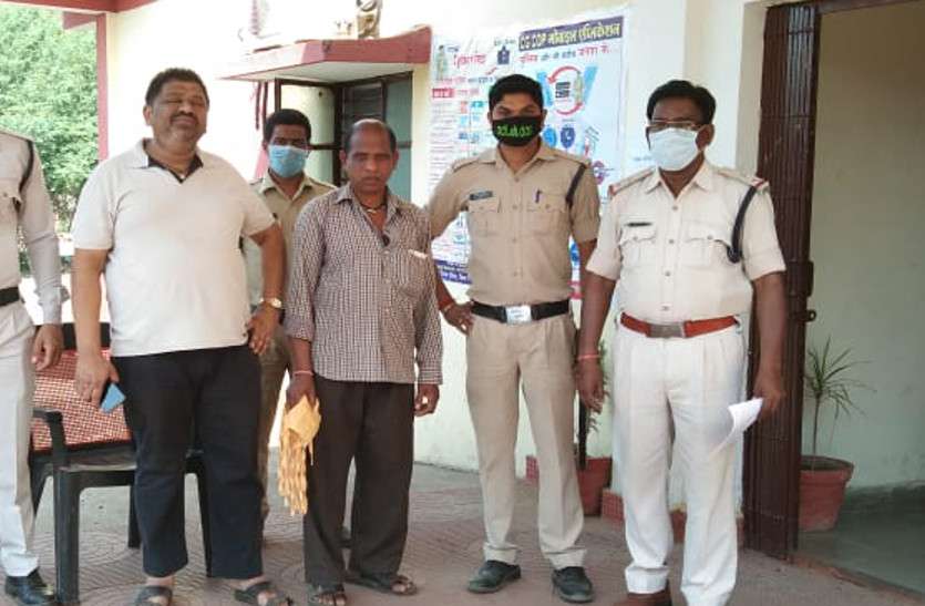 कालाबाजारी करने वालों की खैर नहीं, प्रशासन हुआ सख्त, एक दुकान संचालक के खिलाफ अपराध दर्ज कालाबाजारी करने वालों की खैर नहीं, प्रशासन हुआ सख्त, एक दुकान संचालक के खिलाफ अपराध दर्ज