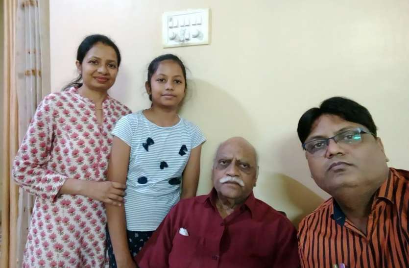 आपदा से लडऩे परिवार बढ़ा रहा हौसला, जनता से भी उम्मीद आपदा से लडऩे परिवार बढ़ा रहा हौसला, जनता से भी उम्मीद