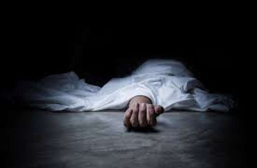 Breaking News: कोरोना के डर से घर नहीं लाया शव; जंगल में ही कर दिया दफन, उत्तर प्रदेश से पैदल लौटते रास्ते में हो गई थी मौत, ये थी दिक्कत Breaking News: कोरोना के डर से घर नहीं लाया शव; जंगल में ही कर दिया दफन, उत्तर प्रदेश से पैदल लौटते रास्ते में हो गई थी मौत, ये थी दिक्कत