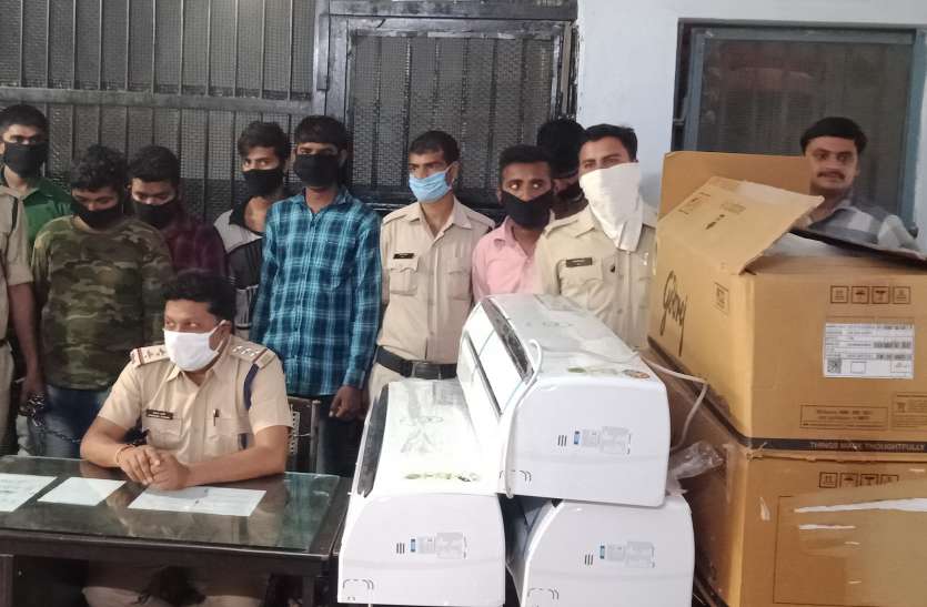 डकैती की साजिश रचते हथियारबंद ५ बदमाशों को पुलिस ने धरदबोचा डकैती की साजिश रचते हथियारबंद ५ बदमाशों को पुलिस ने धरदबोचा