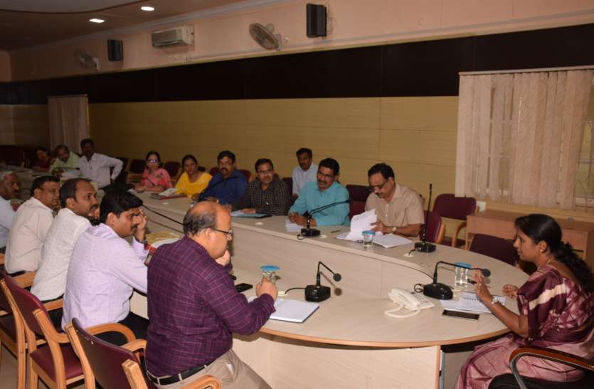 लोगों को सब्जी व किराना सामग्री वितरित करने की होगी पृथक व्यवस्था लोगों को सब्जी व किराना सामग्री वितरित करने की होगी पृथक व्यवस्था