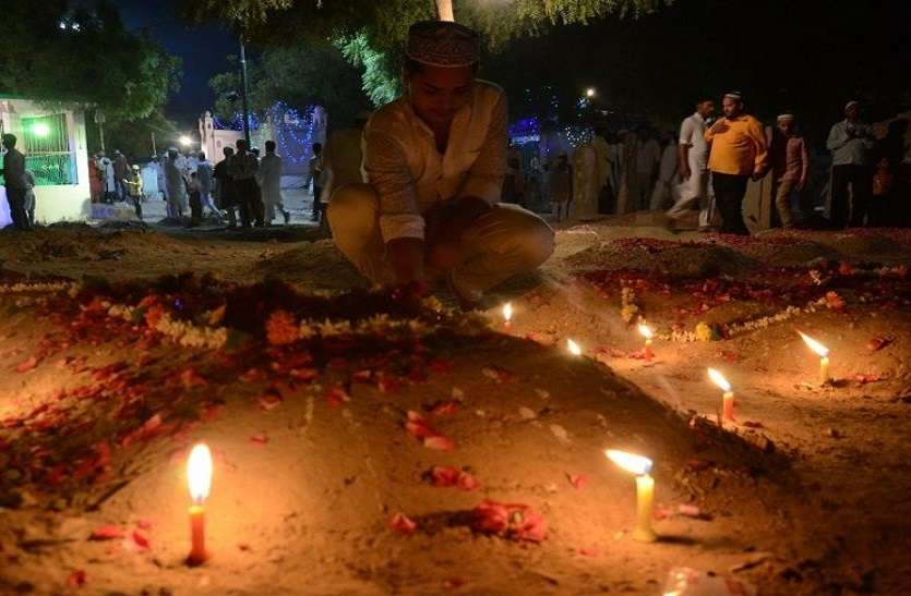 Shab E Barat 2020 Date : Shab E Barat Night : Shab E Barat Celebrate 9 को मनाई जाएगी शब-ए-बारात, 'किस्मत का होगा फैसला', Corona के चलते घरों में होगी इबादत