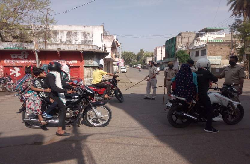 संक्रमण रोकने के लिए सख्ती, शहर को किया सील, जगह-जगह नाकाबंदी संक्रमण रोकने के लिए सख्ती, शहर को किया सील, जगह-जगह नाकाबंदी