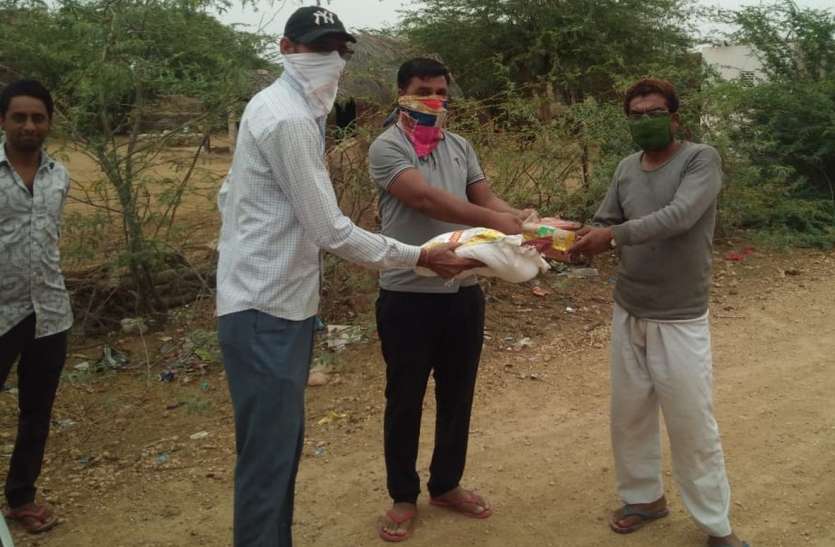 5 परिवारों के भूखे रात गुजारने की की सूचना पर पहुंचा प्रशासन 5 परिवारों के भूखे रात गुजारने की की सूचना पर पहुंचा प्रशासन