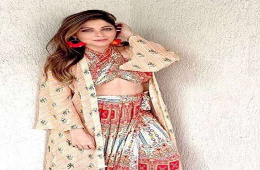kapoor1.jpg ट्रोलर्स से डरीं कनिका कपूर, सोशल हैंडल से डिलीट किया अपना कबूलनामा