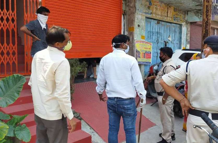 अब सुबह 10 से एक बजे तक सामानों की कर सकेंगे खरीदी, बाइक पर दो लोग जाते मिले तो हो सकती है ये कार्रवाई अब सुबह 10 से एक बजे तक सामानों की कर सकेंगे खरीदी, बाइक पर दो लोग जाते मिले तो हो सकती है ये कार्रवाई