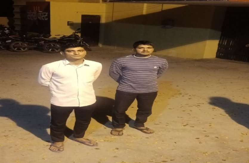 Khairthal Police Constable Misbehave During Lock Down In Alwar लॉक डाउन के दौरान लोगों से अभद्रता कर रहे थे भिवाड़ी पुलिस के दो पुलिसकर्मी, SP ने की यह कार्रवाई