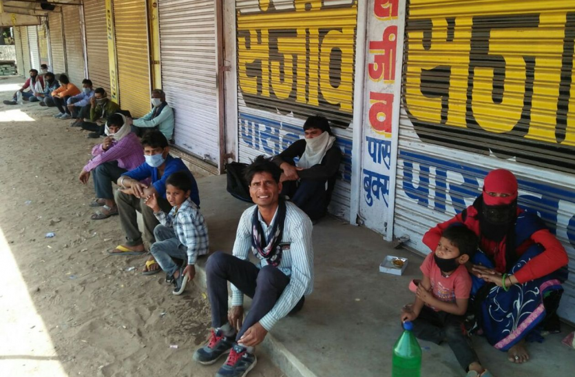 जयपुर से पैदल चले लोगों को मध्यप्रदेश पहुंचाया जयपुर से पैदल चले लोगों को मध्यप्रदेश पहुंचाया