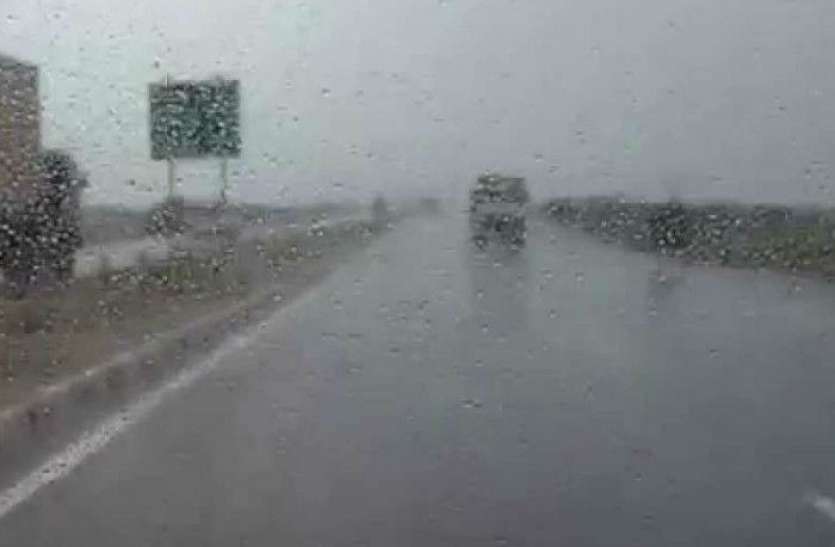 rainfall alert मौसम अपडेटः दिल्ली-एनसीआर में तेज रफ्तार हवाओं के साथ बारिश के आसार