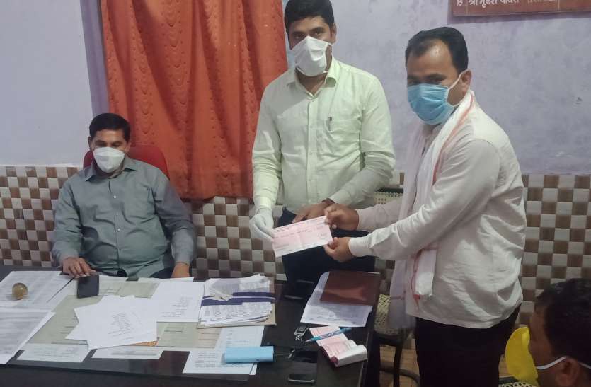 कोरोना के कोहराम में भामाशाह बने निर्धनों के मददगार कोरोना के कोहराम में भामाशाह बने निर्धनों के मददगार