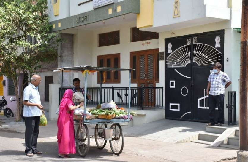 सब्जियों के भाव में कोरोना वायरस का तडï़का सब्जियों के भाव में कोरोना वायरस का तडï़का
