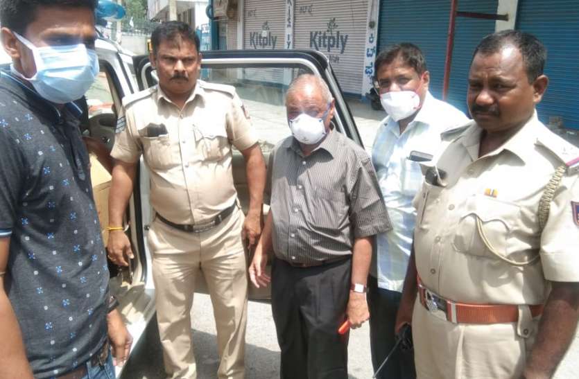 कोरोना से लडऩे के लिए ‘मूंछों पर ताव’ दे रहे राजस्थानी कोरोना से लडऩे के लिए ‘मूंछों पर ताव’ दे रहे राजस्थानी