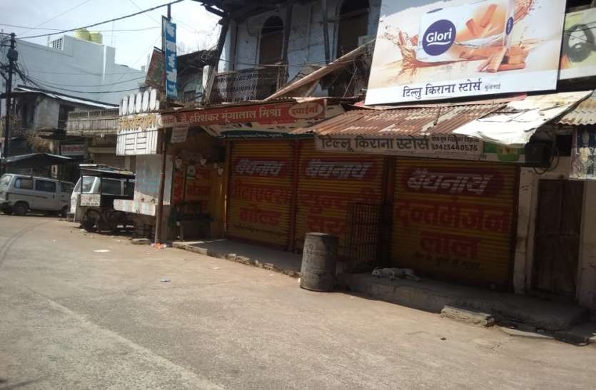 बाहर निकलने वालों पर प्रशासन सख्त नहीं माने लोग, घर से निकल रहे, एसडीएम ने उठाया डंडा