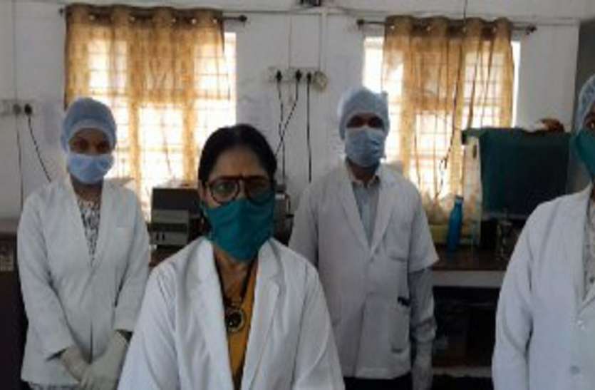 latest news on coronavirus कोरोना वॉरियर्स: मरीजों की सेवा के बाद घर पर होती हैं होमआइसोलेट, बच्ची को घर पर छोड़कर आती है पैरामेडिकल स्टाफ