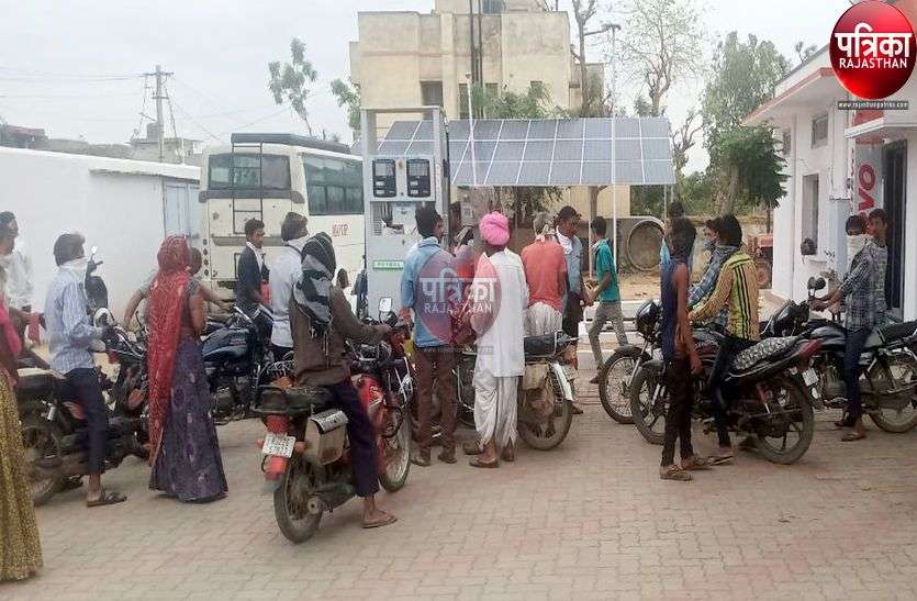 लॉक डाउन : पट्रोल पंपों पर किसानों को नहीं मिल रहा था पेट्रोल-डिजल, सीएमओ तक पहुंची शिकायत लॉक डाउन : पट्रोल पंपों पर किसानों को नहीं मिल रहा था पेट्रोल-डिजल, सीएमओ तक पहुंची शिकायत
