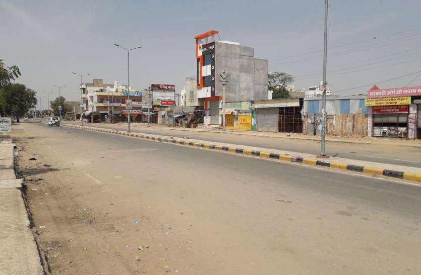 Corona virus: Effect of lockdown in Phalodi कोरोना वायरस : लोगों ने घरों के आगे खींची लक्ष्मण रेखा