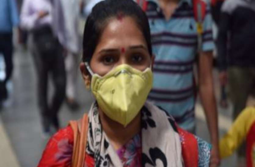 CoronaVirus कोरोना से बचाव के लिए घर-घर जागरूकता फैला रहीं आंगनबाड़ी कार्यकर्ता