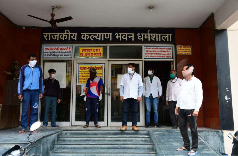 Corona virus,SMS JAIPUR AIRPORT Corona Warriors पांच दिनों से अपने परिवार से दूर कोरोना मरीजों के इलाज में लगा नर्सिंग स्टाफ, एक परिवार की तरह रह रहे सभी लोग
