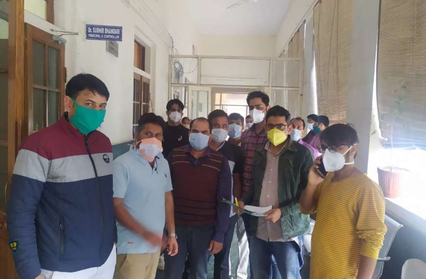 Corona virus,SMS JAIPUR AIRPORT covid-19 कोरोना मरीजों का इलाज कर रहे लैब टेक्नीशियन और नर्सिंगकर्मी हुए नाराज, काम नहीं करने का किया फैसला