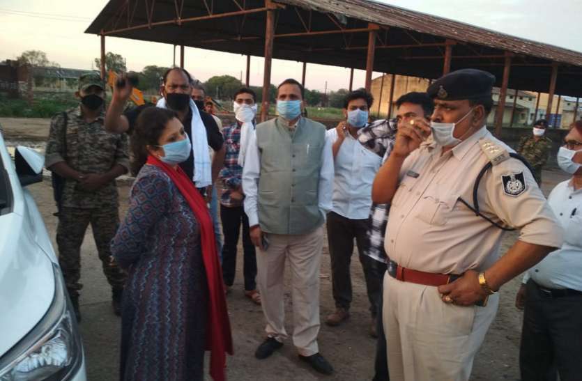 गल्ला मंडी परिसर में सब्जी मंडी सब्जी मंडी आज से गल्ला मंडी में, स्टेडियम में बारिश का खलल