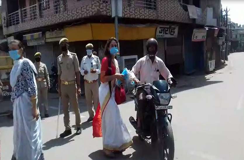 कोरोना से लड़ने व लोगों की मदद के लिए आगे आया किन्नर समाज कोरोना से लड़ने व लोगों की मदद के लिए आगे आया किन्नर समाज