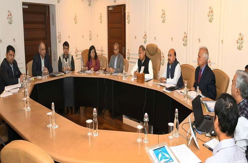 अखिल भारतीय सेवा पांच दिन तो चतुर्थ श्रेणी कर्मचारी देंगे एक दिन का वेतन अखिल भारतीय सेवा पांच दिन तो चतुर्थ श्रेणी कर्मचारी देंगे एक दिन का वेतन