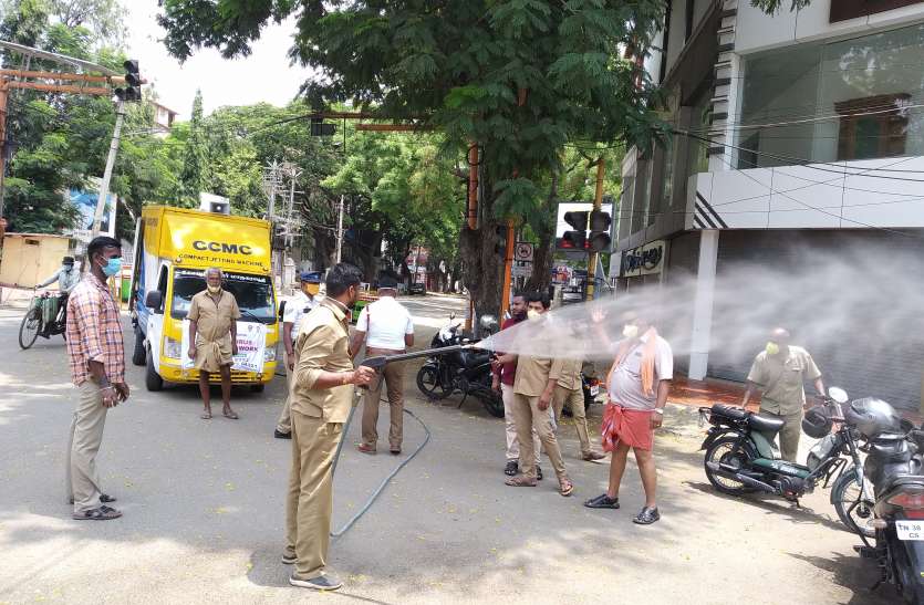 दवा का छिड़काव दवा का छिड़काव