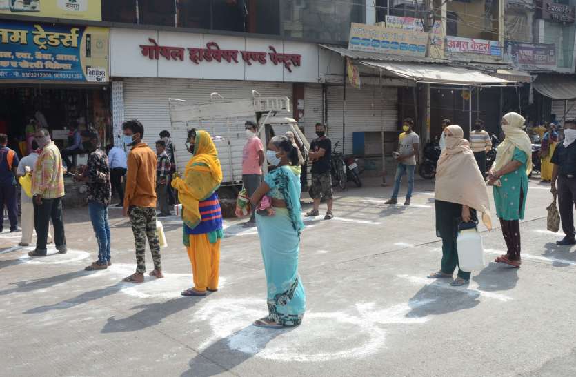 लॉक डाउन किराना सामान की होने लगी छोटी दुकानों पर किल्लत, बढ रही कीमतें