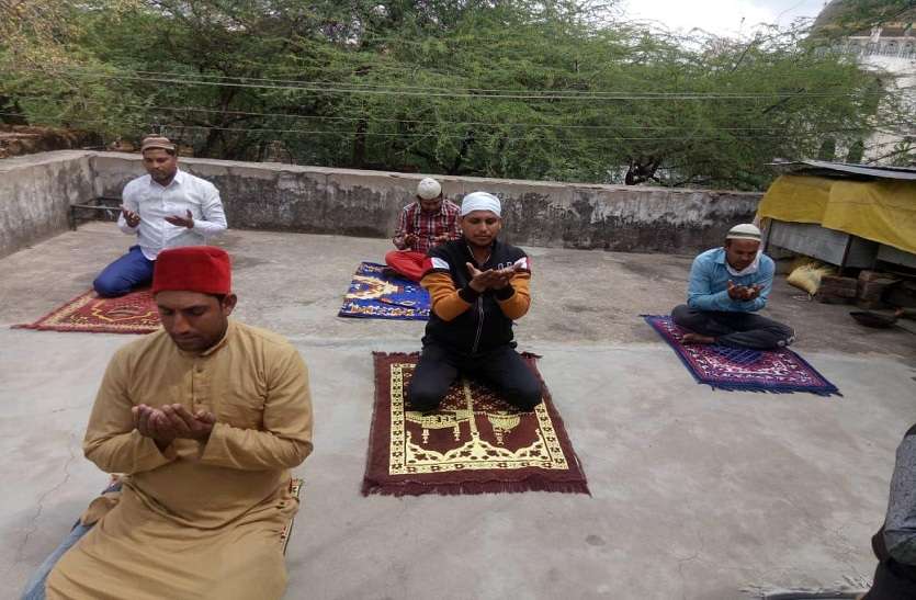 johri bajar जुमे की नमाज में नहीं दिखी भीड़, अपील का दिखा असर