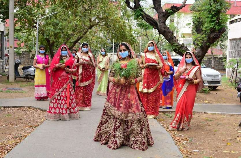 news city bhog maata घर—घर में गूंजे गणगौर माता के गीत, नहीं निकली शाही सवारी