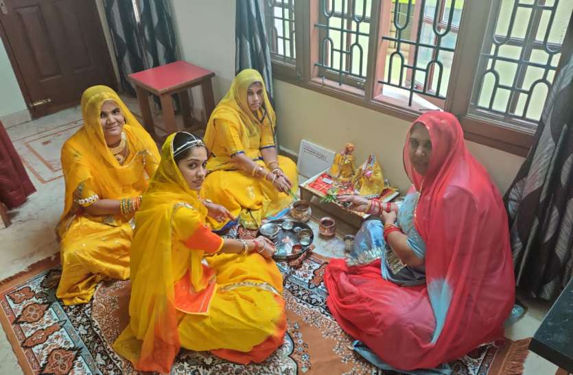 कर्नाटक में भक्ति भाव से मनाया ईसर-गणगौर पर्व कर्नाटक में भक्ति भाव से मनाया ईसर-गणगौर पर्व