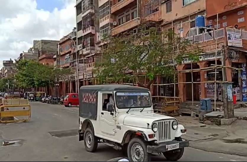 जयपुर: कोरोना पॉजिटिव के संपर्क में आए 150 लोगों को किया जाएगा आइसोलेट, रामगंज पहुंची दो बसें जयपुर: कोरोना पॉजिटिव के संपर्क में आए 100 से अधिक को किया जाएगा आइसोलेट, रामगंज पहुंची दो बसें