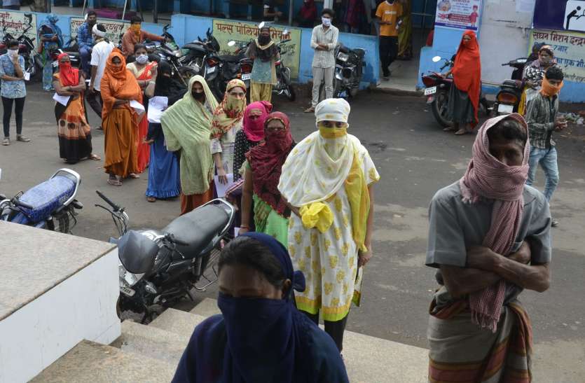 गांव लौटे ड्राइवर को लोगों ने समझ लिया कोरोना वायरस से संक्रमित, जांच में कुछ नहीं निकला, ऑब्जर्वेशन में रखा गांव लौटे ड्राइवर को लोगों ने समझ लिया कोरोना वायरस से संक्रमित, जांच में कुछ नहीं निकला, ऑब्जर्वेशन में रखा
