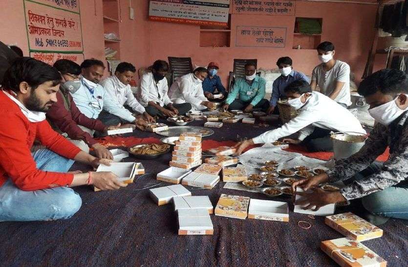 कोरोना वायरस: इस तरह से लोगों की मदद में जुटे हैं संगठन कोरोना वायरस: इस तरह से लोगों की मदद में जुटे हैं संगठन