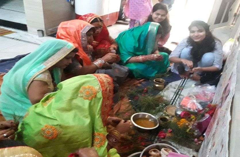 पूजन में गूंजे गणगौर के गीत पूजन में गूंजे गणगौर के गीत