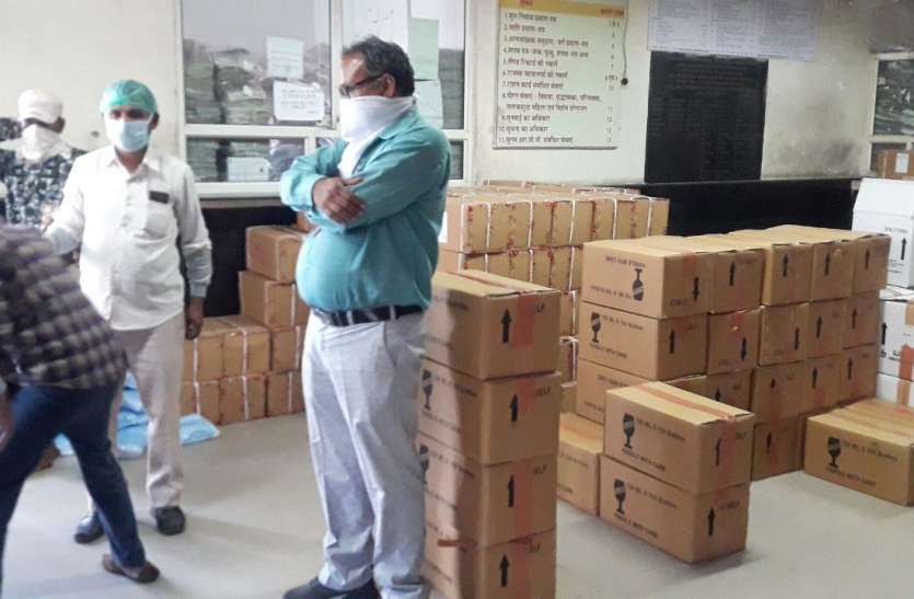 जनता को मिले विधायक कोष से के मास्क, सैनिटाइजर जनता को मिले विधायक कोष से मास्क, सैनिटाइजर