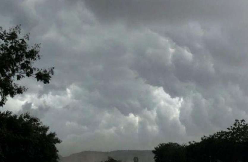 rain-alert.jpg Weather Alert: फिर बदला मौसम, तेज हवाओं के साथ बारिश की चेतावनी