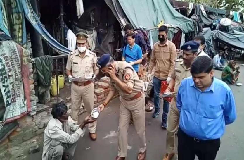 screenshot_from_2020-03-27_19-05-35.jpg Lockdown के बीच खाना लेकर पहुंचे अधिकारी, गरीबों के खिल उठे चेहरे