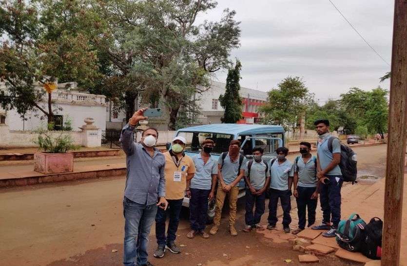 , पत्रिका की पहल पर गुजरात में मजदूरों को मिला खाना