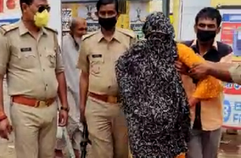 vlcsnap-2020-03-27-14h13m04s926.png Lockdown: सड़क किनारे तड़प रही गर्भवती रुखसाना के लिए फरिश्ता बनी पुलिस, अस्पताल पहुंचाने के साथ ही दिया राशन