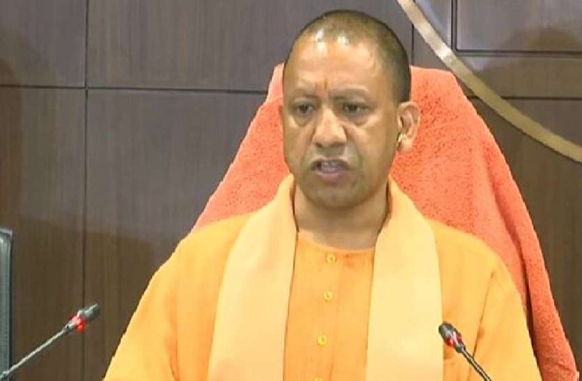 लॉकडाउन के चलते पैदल ही परिवार को लेकर चल पड़े लोग, सीएम योगी आदित्यनाथ ने बढ़ाए मदद के हाथ लॉकडाउन के चलते पैदल ही परिवार को लेकर चल पड़े लोग, सीएम योगी आदित्यनाथ ने बढ़ाए मदद के हाथ