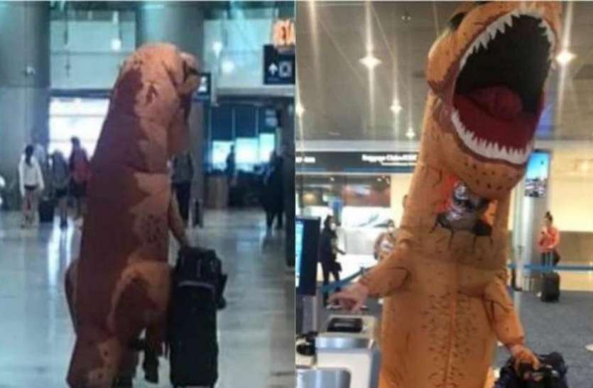 Viral Photos कोरोना की दहशत: डायनासोर के कॉस्ट्यूम में एयरपोर्ट पहुंचा शख्स, फ्लाइट में हुआ सवार